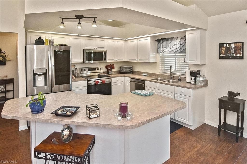 425 20th Pl, Cape Coral, FL 33993-12