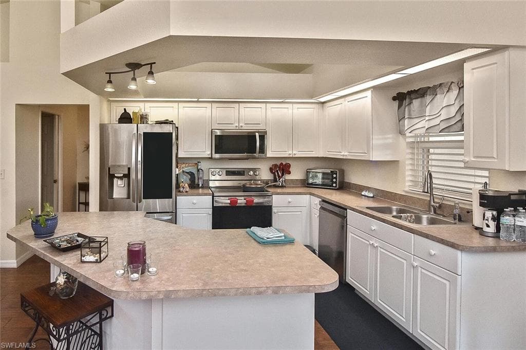 425 20th Pl, Cape Coral, FL 33993-14