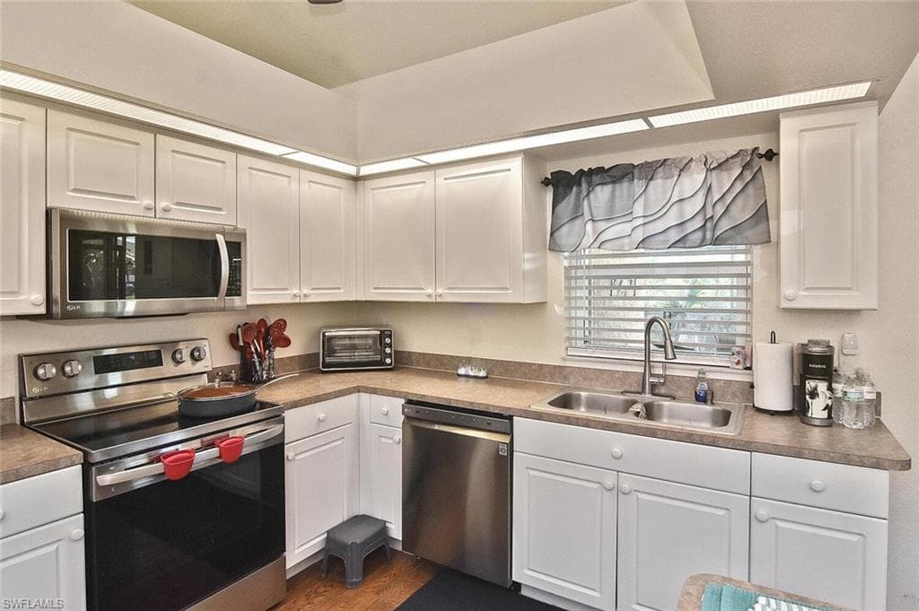 425 20th Pl, Cape Coral, FL 33993-15