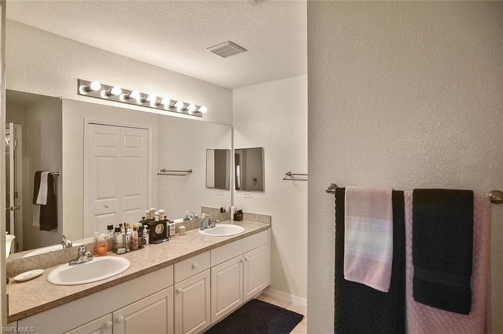 425 20th Pl, Cape Coral, FL 33993-24