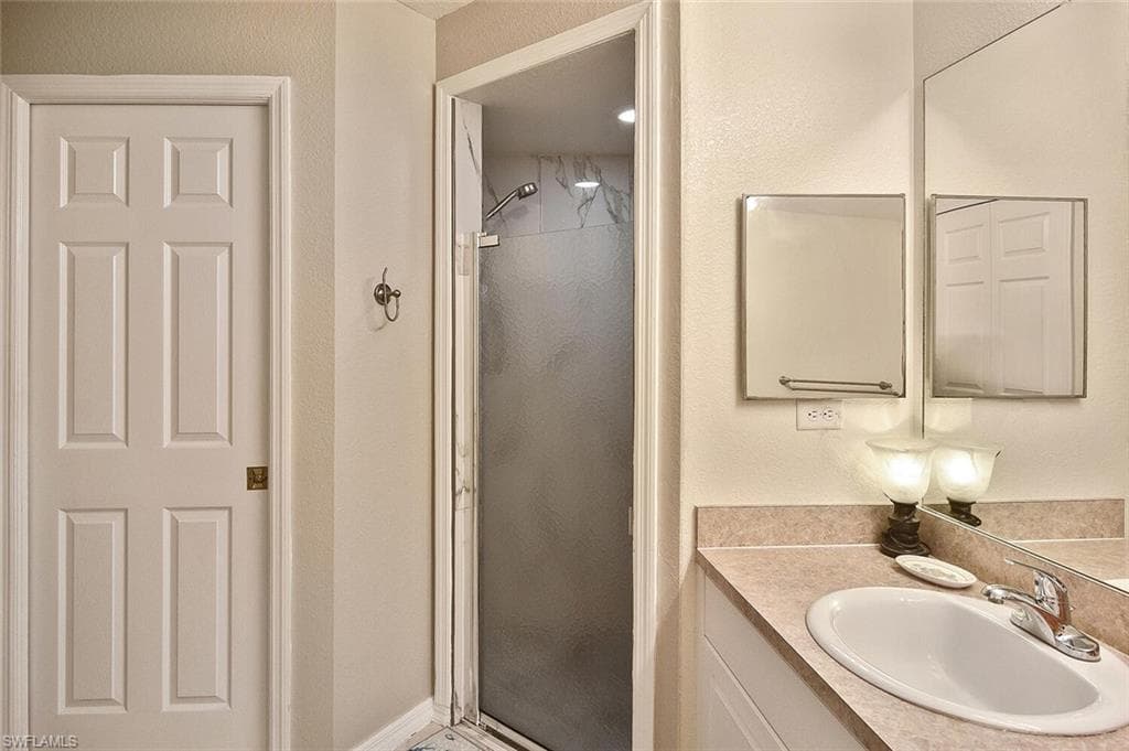425 20th Pl, Cape Coral, FL 33993-25