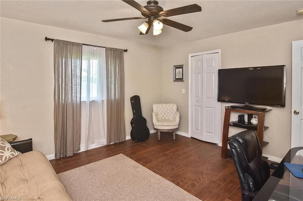425 20th Pl, Cape Coral, FL 33993-27