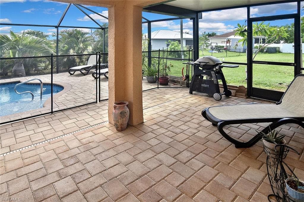 425 20th Pl, Cape Coral, FL 33993-35