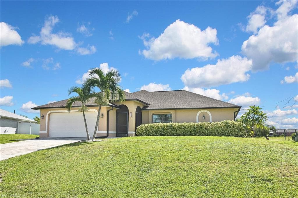 425 20th Pl, Cape Coral, FL 33993-3