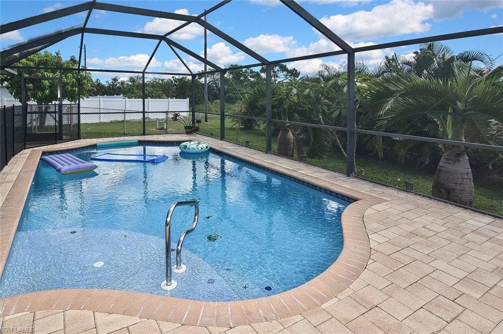 425 20th Pl, Cape Coral, FL 33993-39
