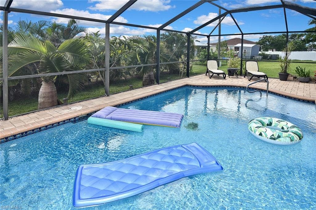 425 20th Pl, Cape Coral, FL 33993-40