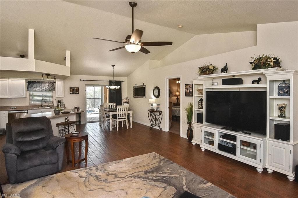 425 20th Pl, Cape Coral, FL 33993-4