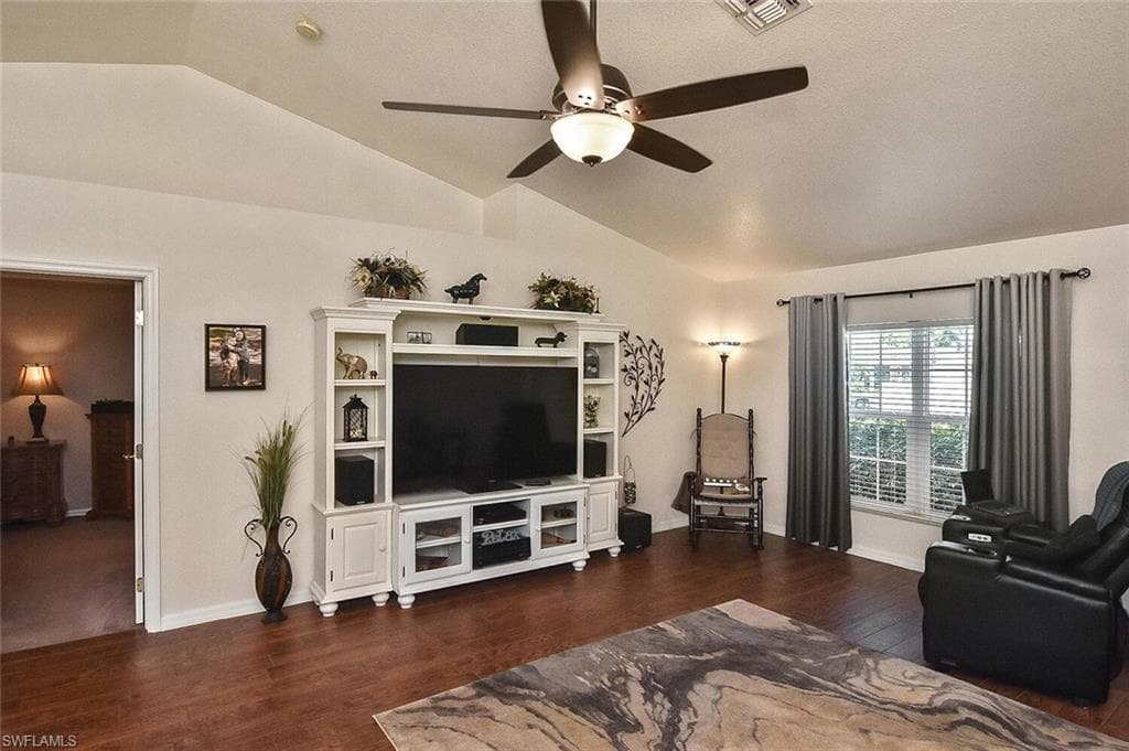 425 20th Pl, Cape Coral, FL 33993-7