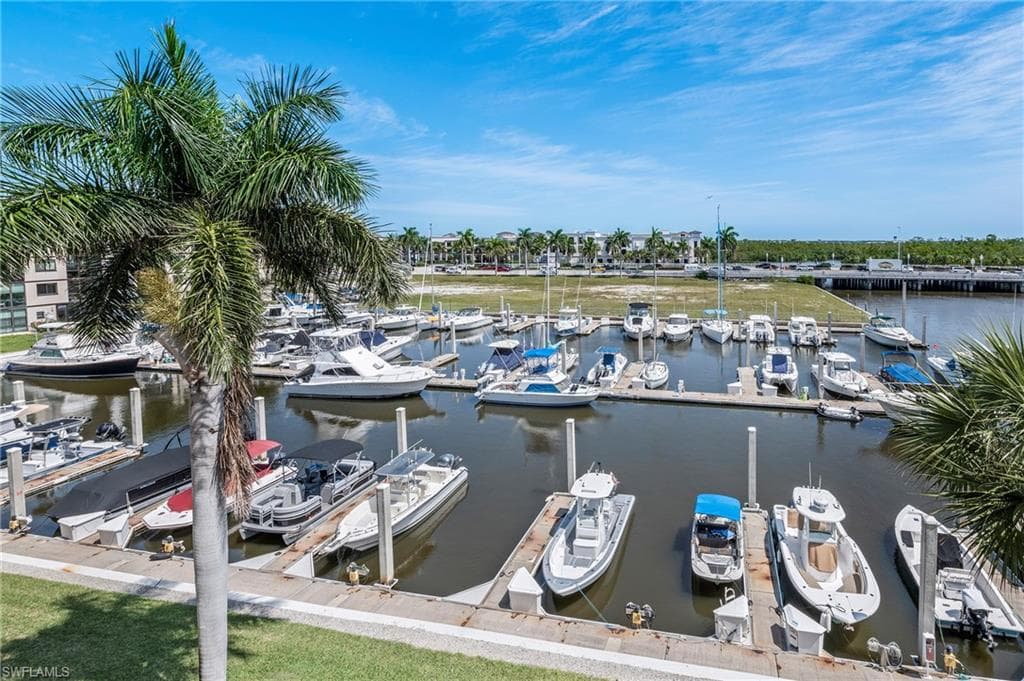 803 River Point Dr 306b, Naples, FL 34102-8