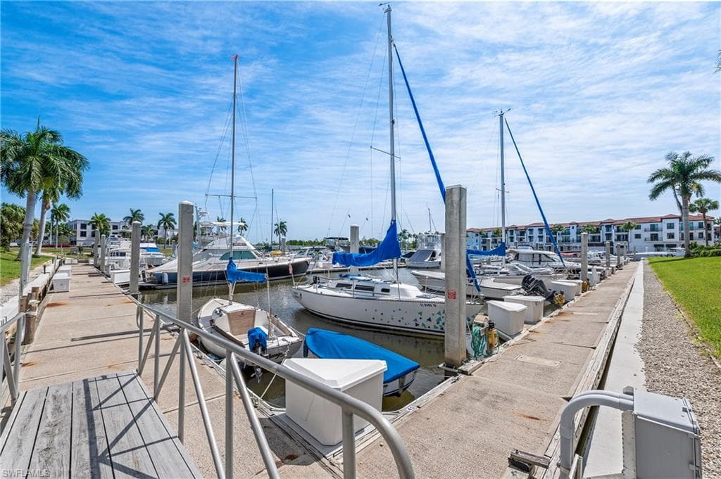 803 River Point Dr 306b, Naples, FL 34102-10