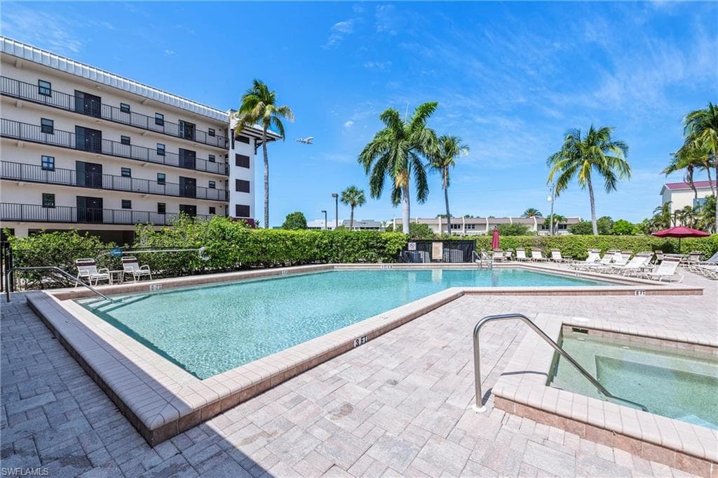 803 River Point Dr 306b, Naples, FL 34102-16