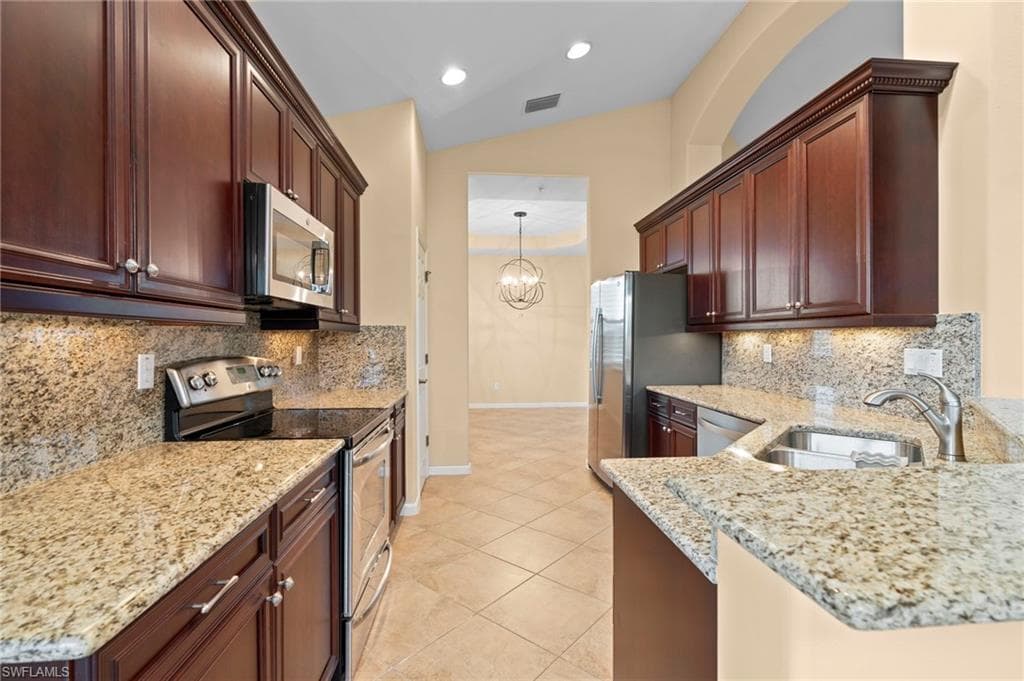 6689 Alden Woods Cir 202, Naples, FL 34113-12