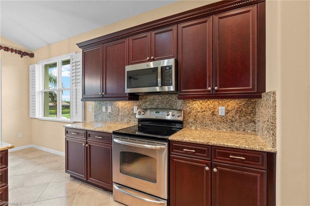 6689 Alden Woods Cir 202, Naples, FL 34113-21