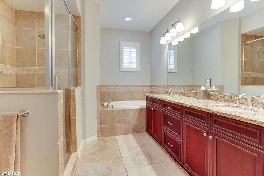 6689 Alden Woods Cir 202, Naples, FL 34113-26