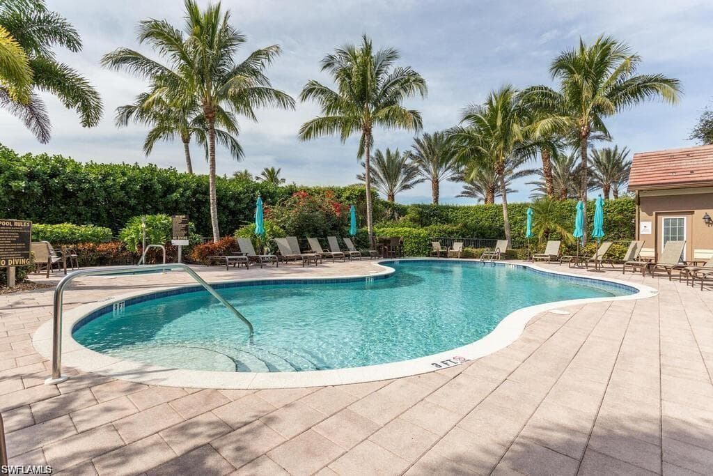 6689 Alden Woods Cir 202, Naples, FL 34113-35