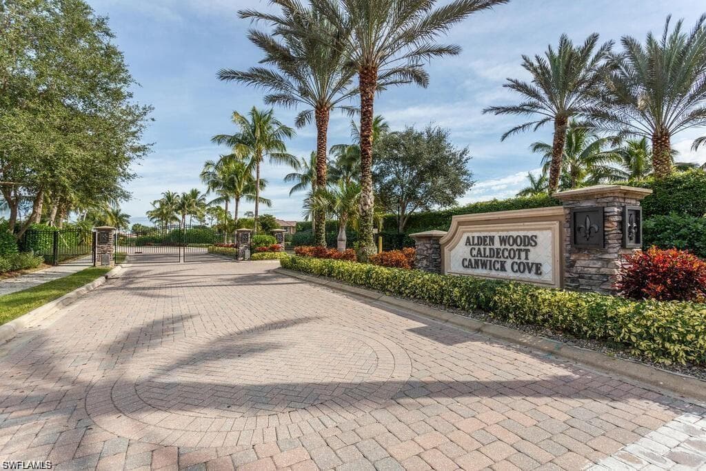6689 Alden Woods Cir 202, Naples, FL 34113-6