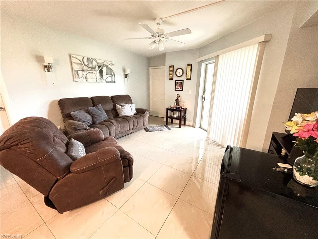 150 Santa Clara Dr 150, Naples, FL 34104-3