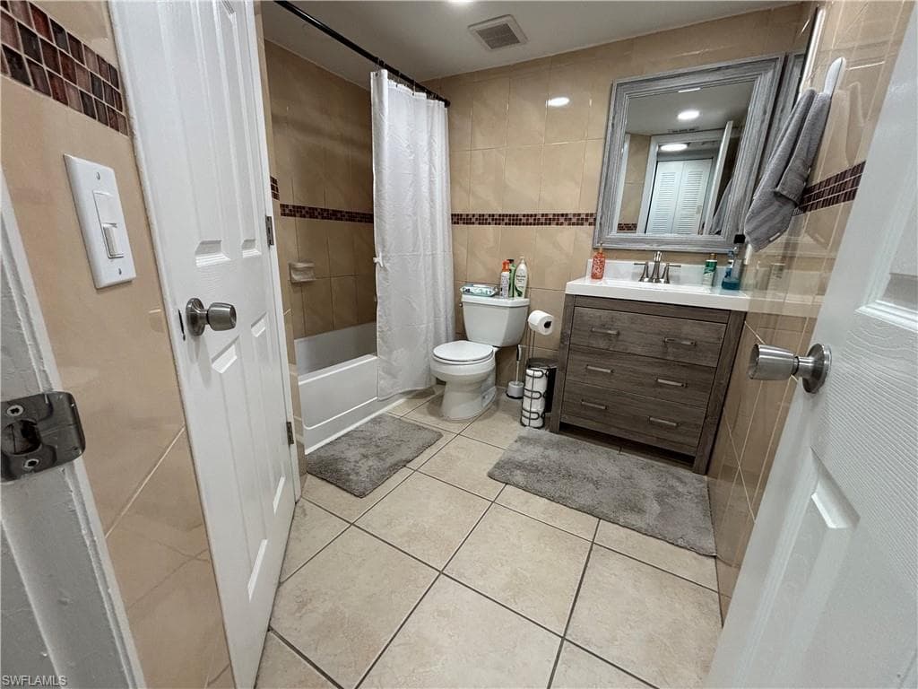 150 Santa Clara Dr 150, Naples, FL 34104-6