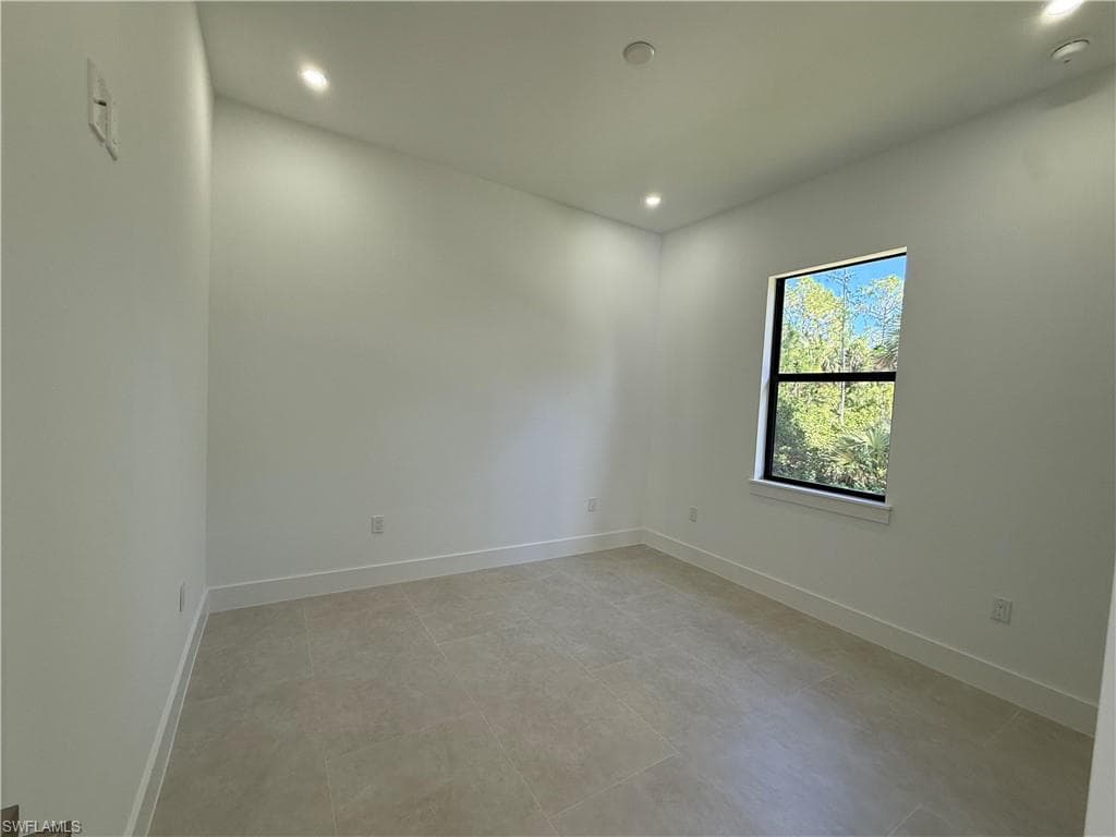 1369 Everglades Blvd N, Naples, FL 34120-10