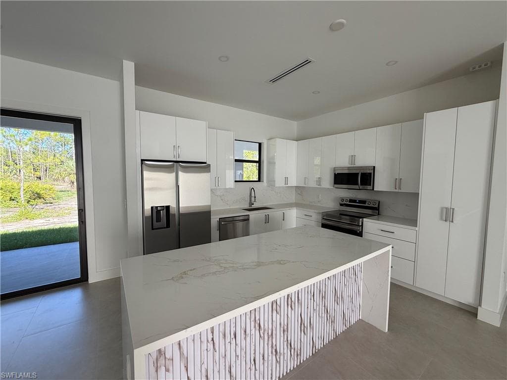 1369 Everglades Blvd N, Naples, FL 34120-4