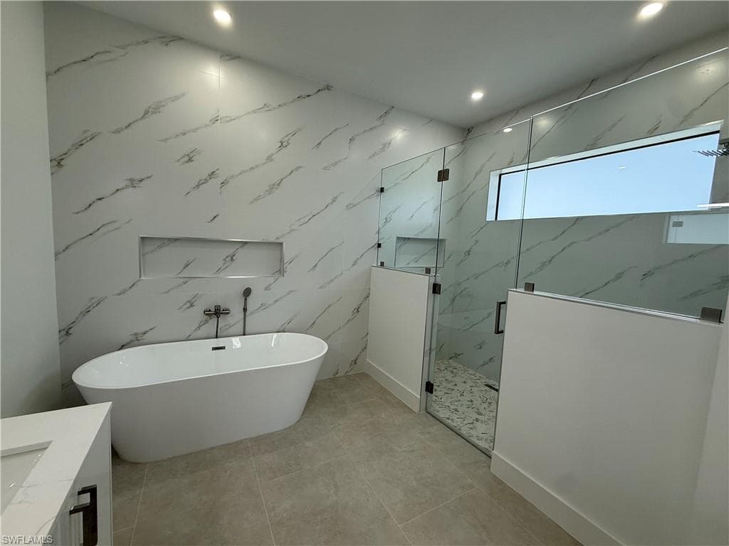 3224 37th Ave NE, Naples, FL 34120-9