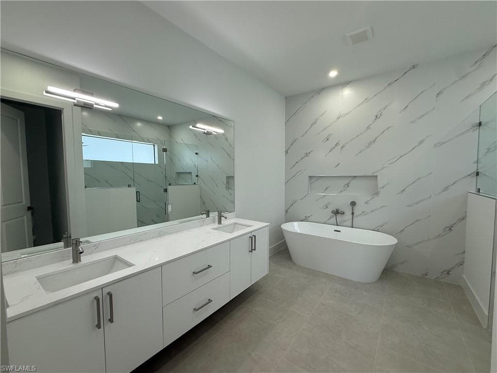3224 37th Ave NE, Naples, FL 34120-8