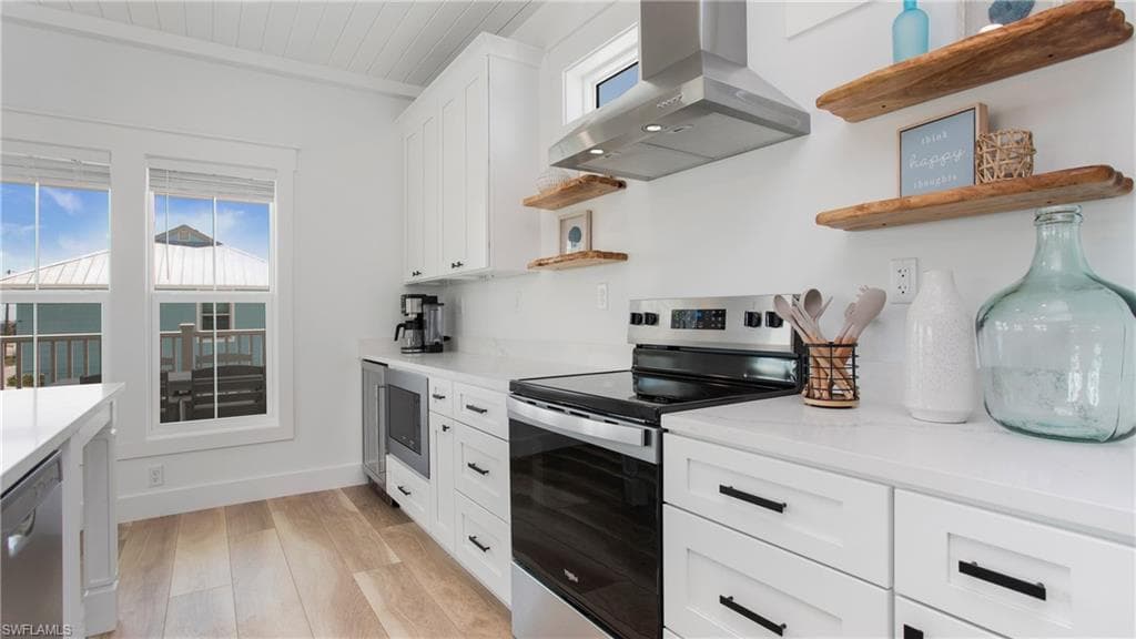 289 Lazy Way, Fort Myers Beach, FL 33931-9