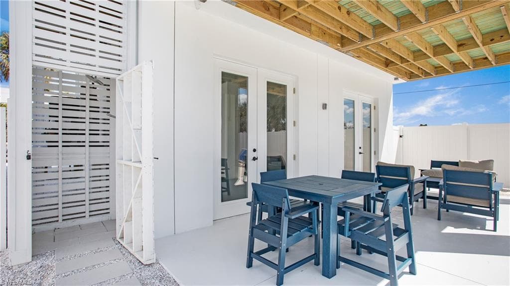 289 Lazy Way, Fort Myers Beach, FL 33931-33