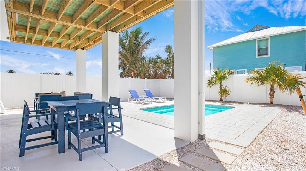 289 Lazy Way, Fort Myers Beach, FL 33931-34