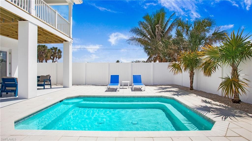 289 Lazy Way, Fort Myers Beach, FL 33931-35