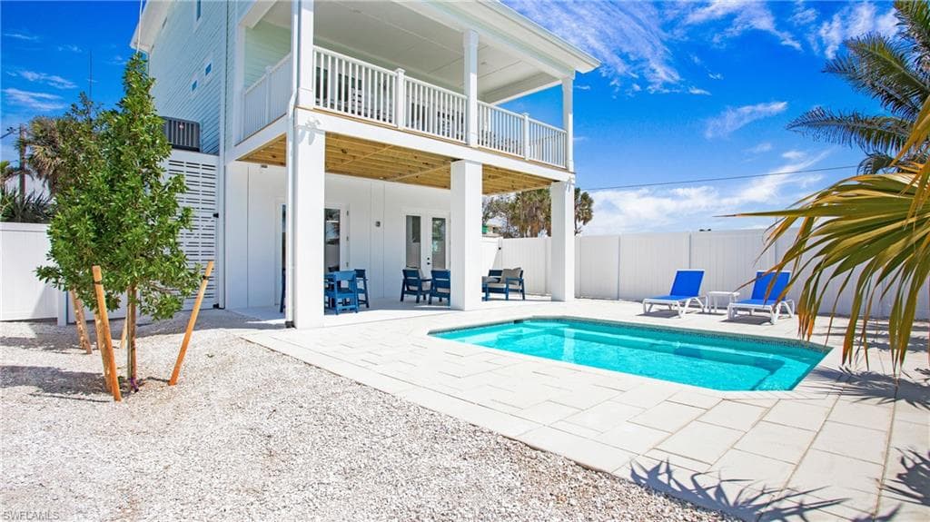289 Lazy Way, Fort Myers Beach, FL 33931-36