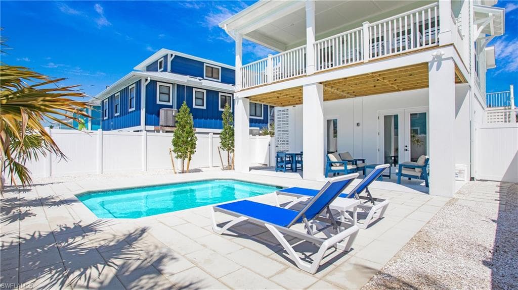 289 Lazy Way, Fort Myers Beach, FL 33931-37