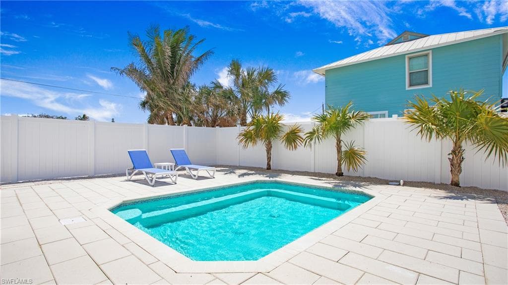 289 Lazy Way, Fort Myers Beach, FL 33931-38