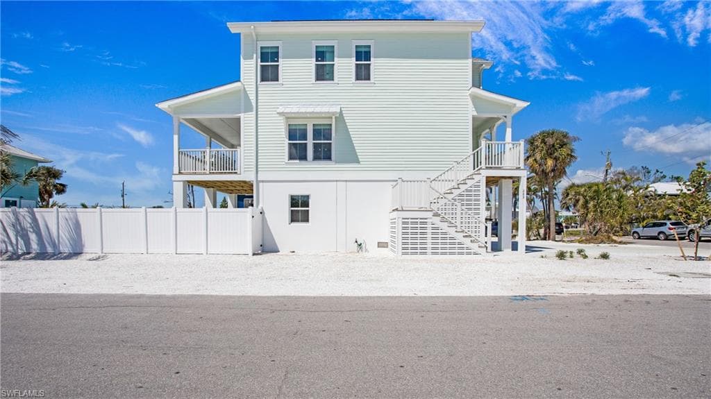 289 Lazy Way, Fort Myers Beach, FL 33931-40