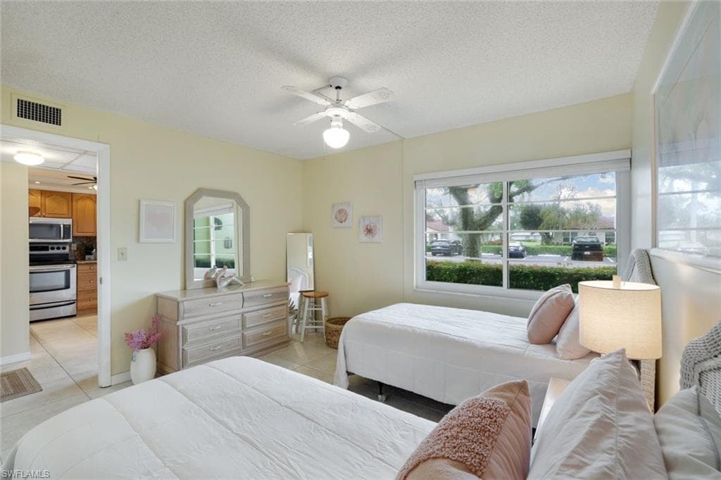1086 Forest Lakes Dr 9107, Naples, FL 34105-17