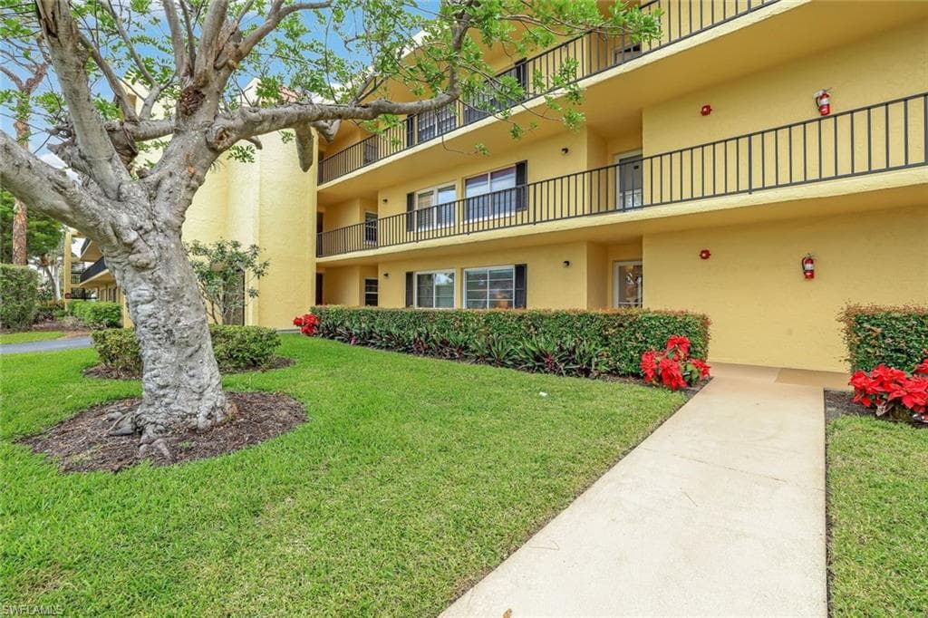 1086 Forest Lakes Dr 9107, Naples, FL 34105-3