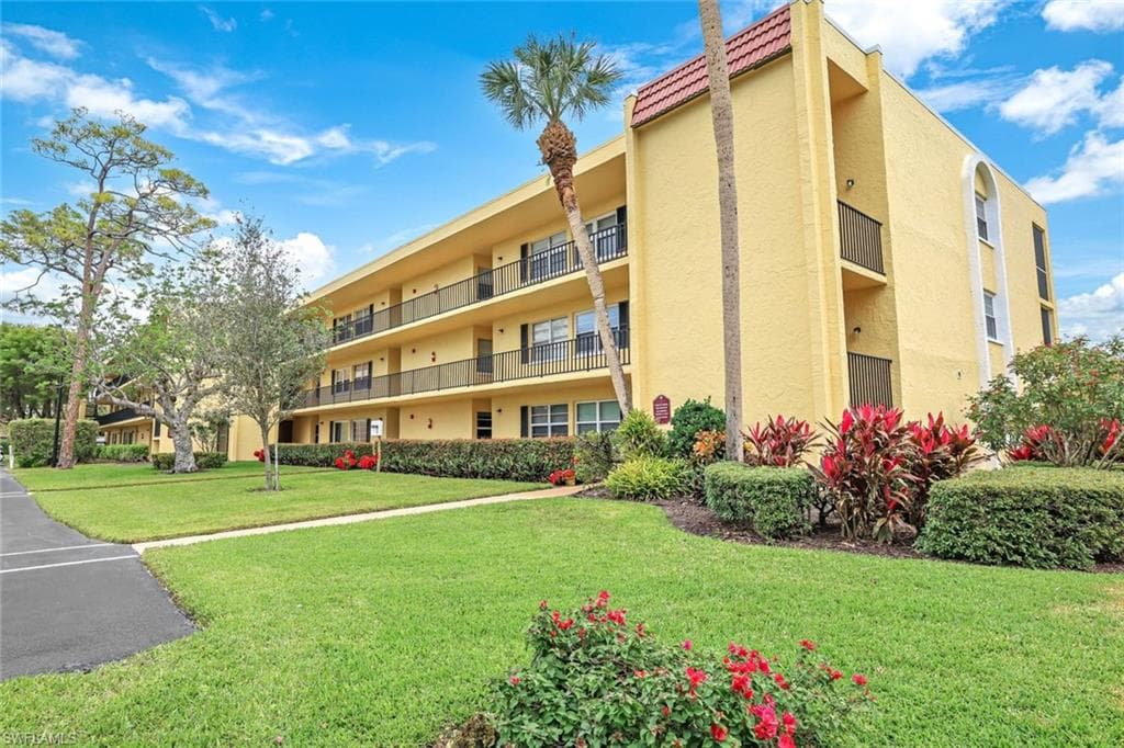 1086 Forest Lakes Dr 9107, Naples, FL 34105-4
