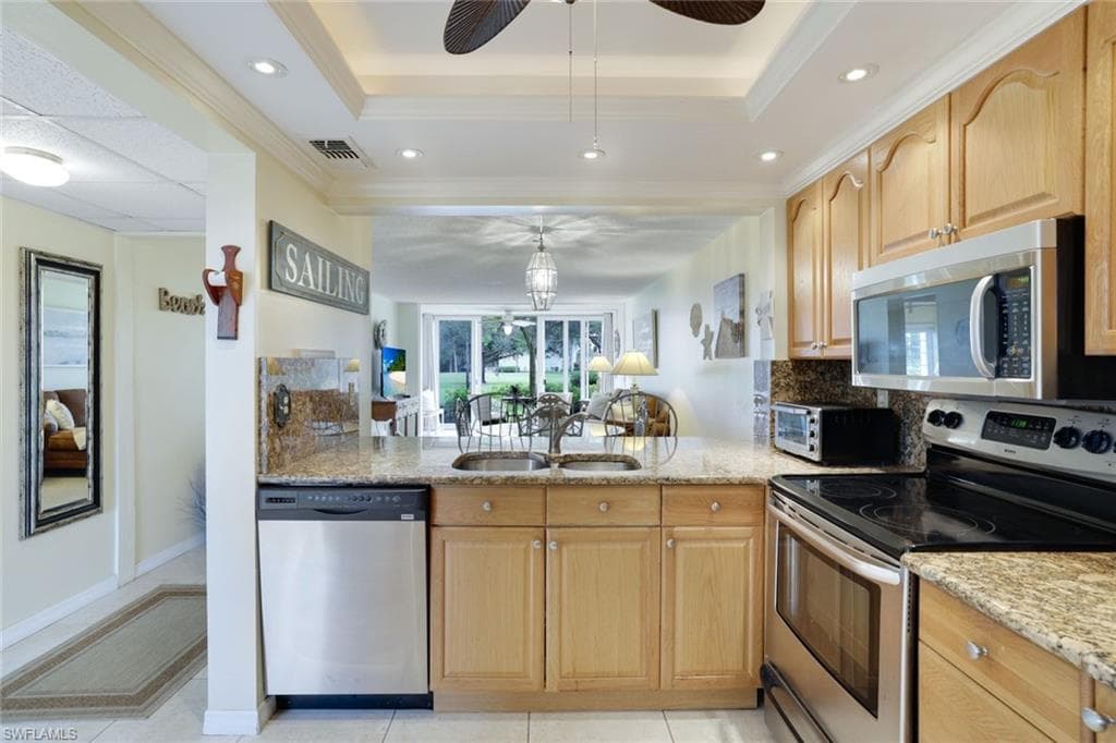 1086 Forest Lakes Dr 9107, Naples, FL 34105-7