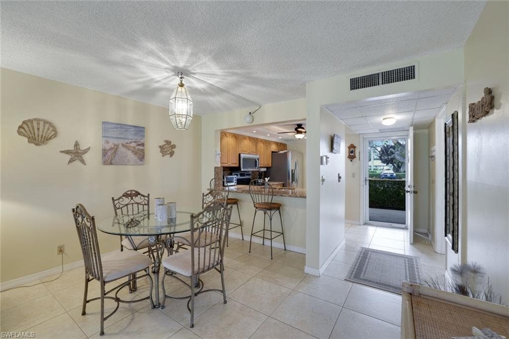 1086 Forest Lakes Dr 9107, Naples, FL 34105-8