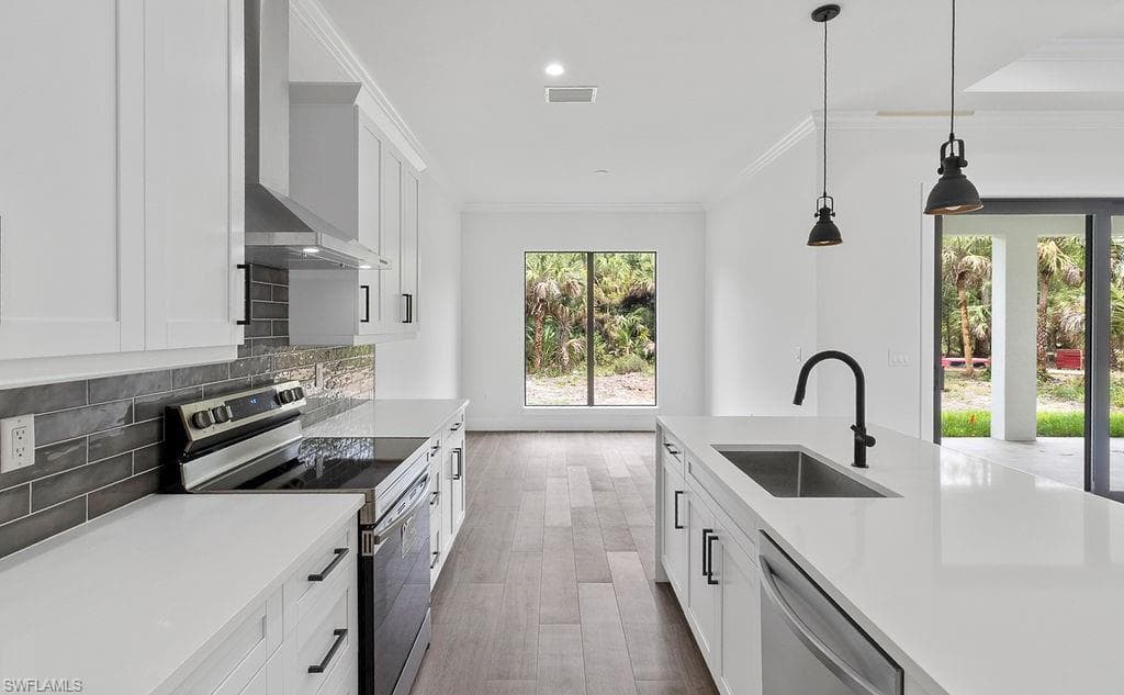 3696 35th Ave NE, Naples, FL 34120-8