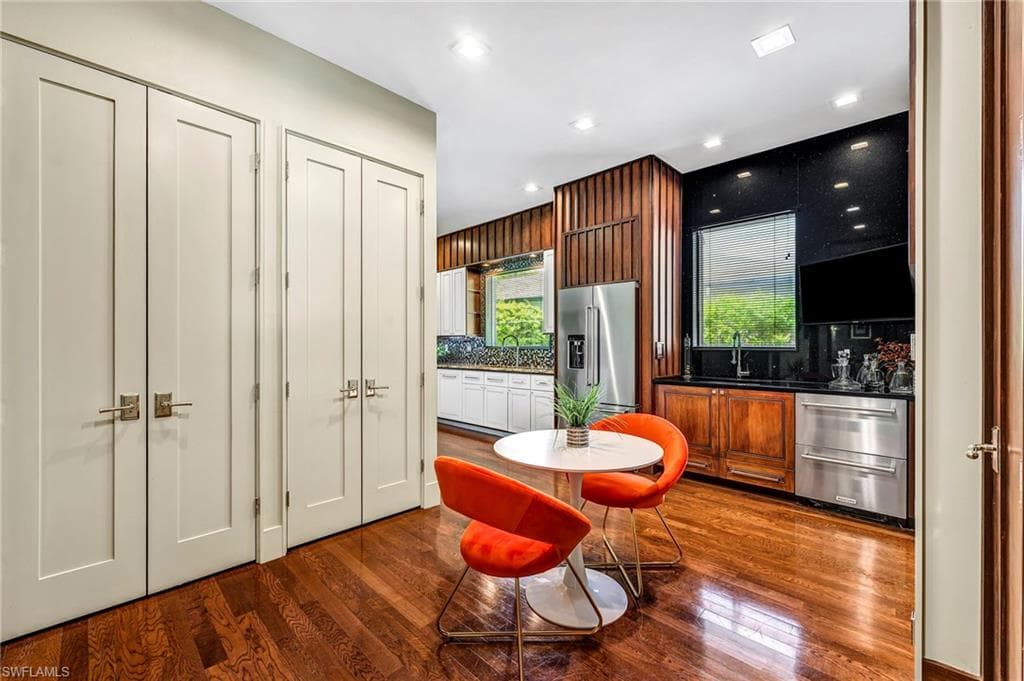 6908 Lone Oak Blvd, Naples, FL 34109-9