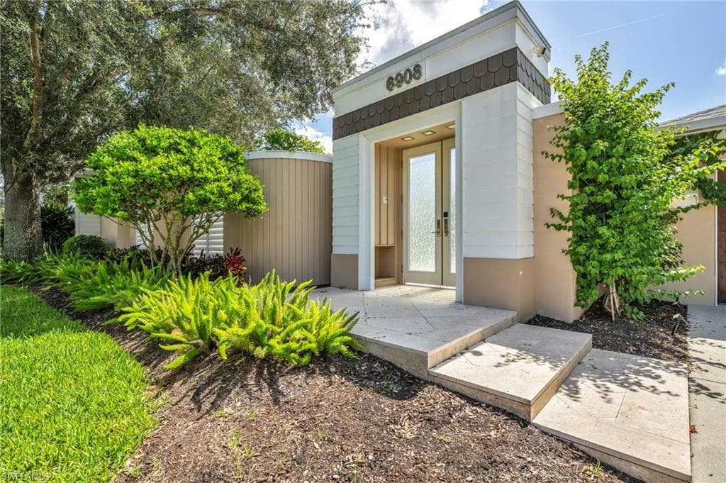 6908 Lone Oak Blvd, Naples, FL 34109-37