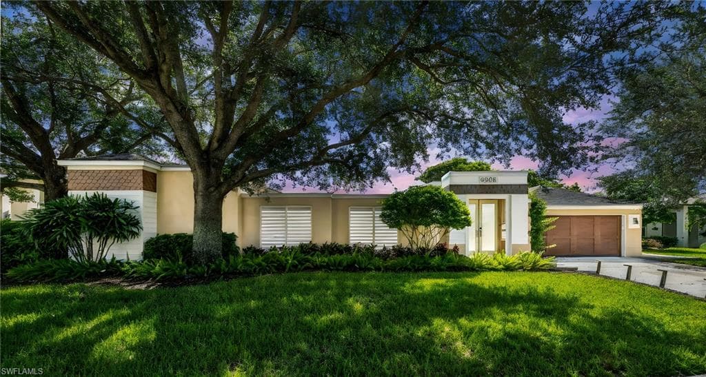 6908 Lone Oak Blvd, Naples, FL 34109-3
