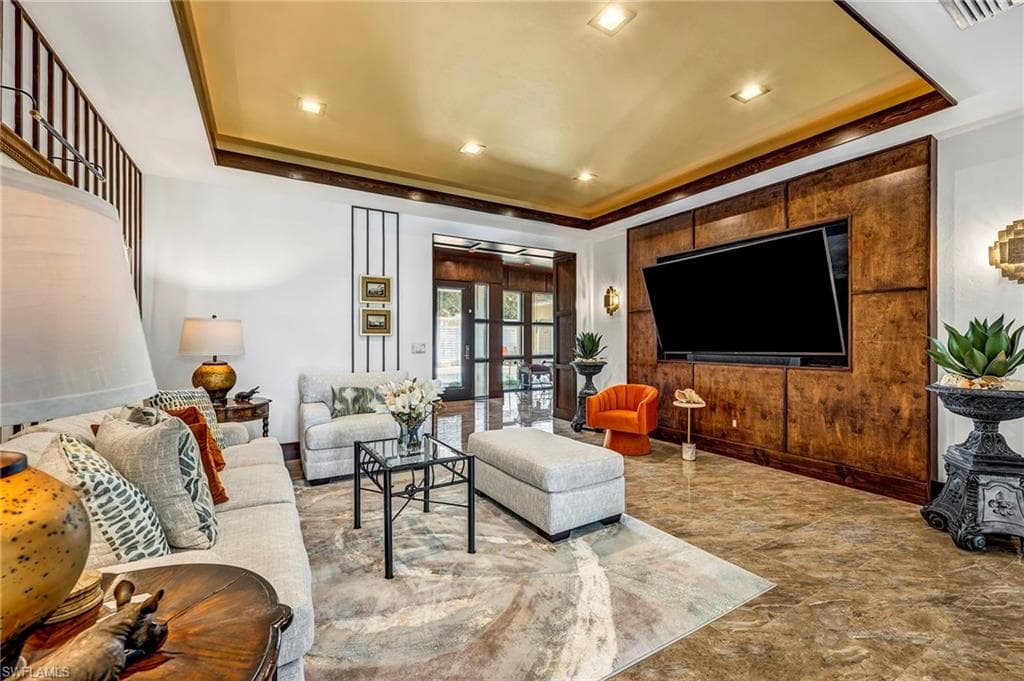 6908 Lone Oak Blvd, Naples, FL 34109-8