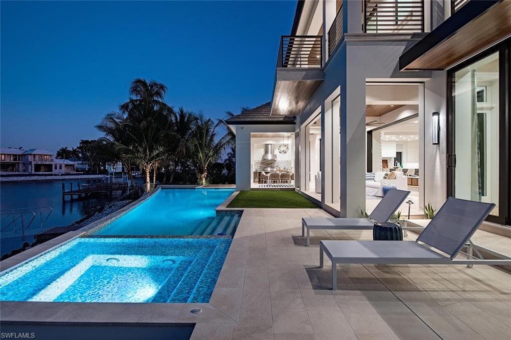 3163 Gin Ln, Naples, FL 34102-23