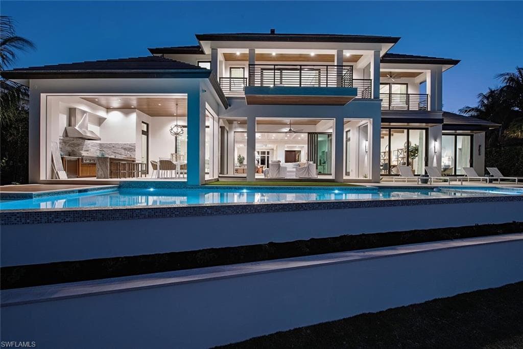 3163 Gin Ln, Naples, FL 34102-27