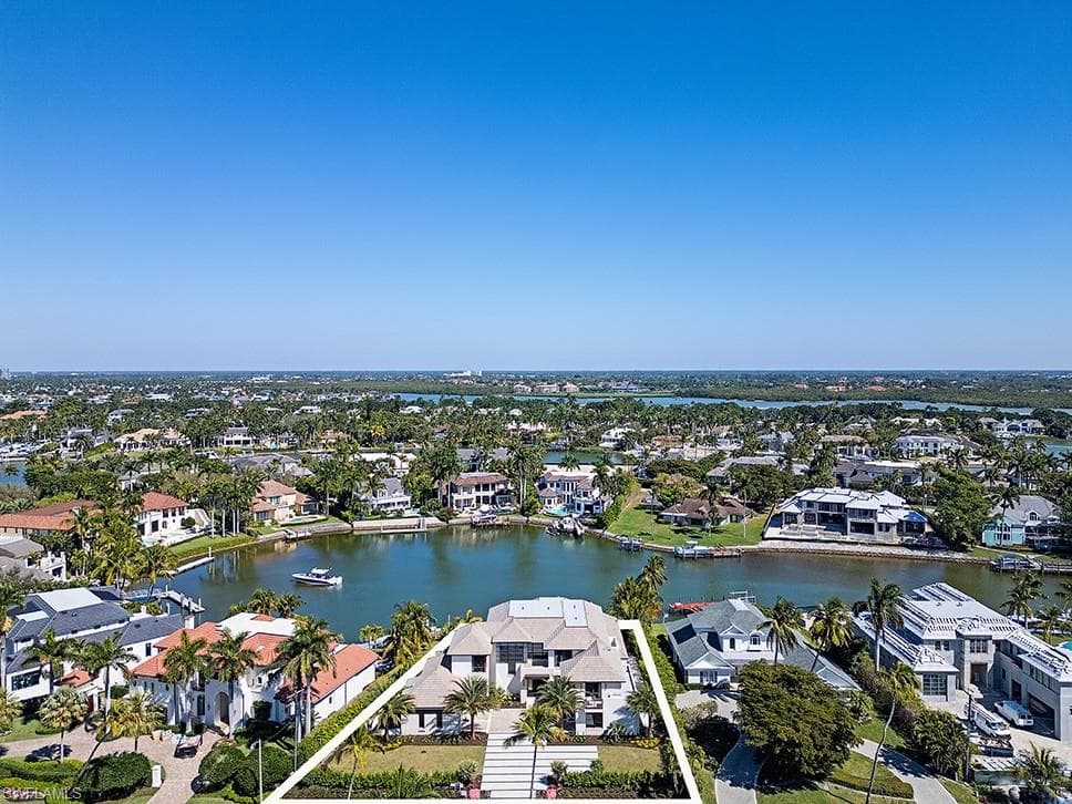 3163 Gin Ln, Naples, FL 34102-29