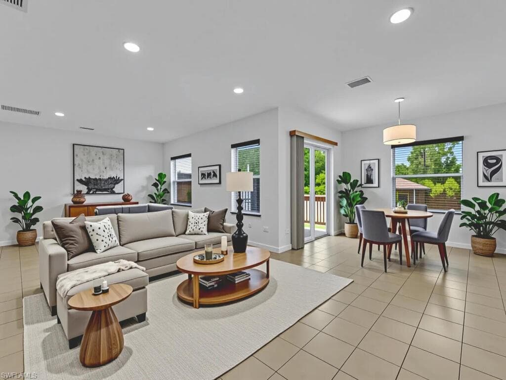 4380 20th Ave NE, Naples, FL 34120-3