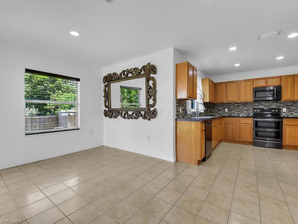 4380 20th Ave NE, Naples, FL 34120-4