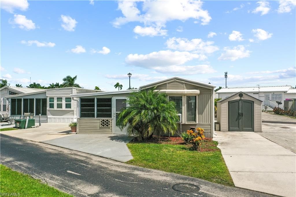 11641 Cardiff Dr, Fort Myers, FL 33908-1